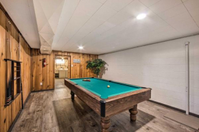 Marietta Home with Private Hot Tub, Pool Table!